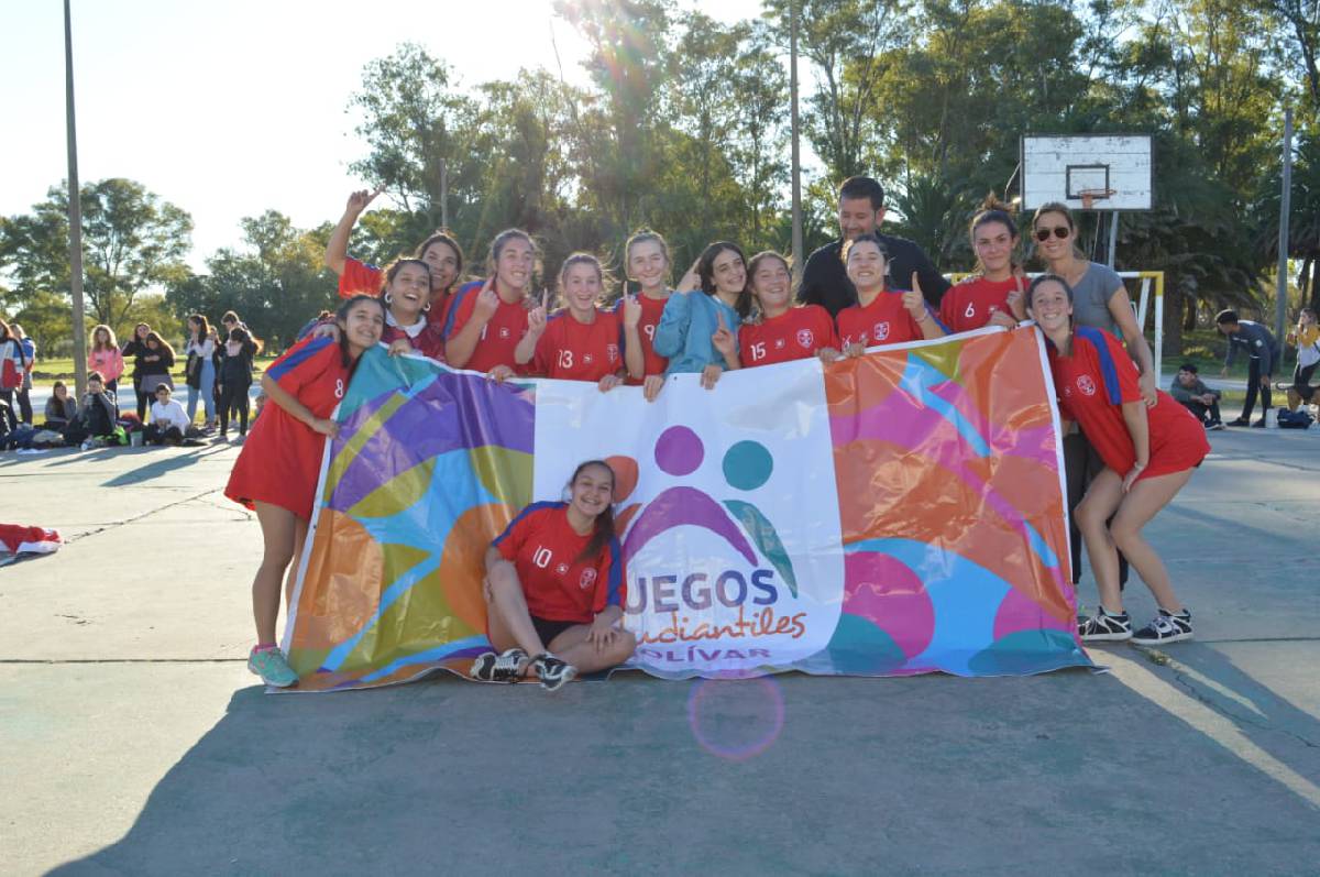 CERVANTES SE CORONÓ CAMPEÓN DE HANDBALL MASCULINO Y FEMENINO EN LOS JUEGOS ESTUDIANTILES