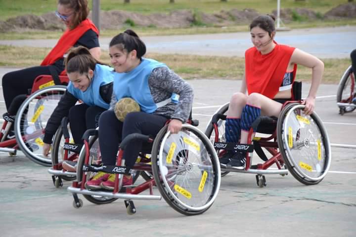 LA MUNICIPALIDAD REALIZÓ UNA JORNADA DE HANDBALL EN SILLA DE RUEDAS