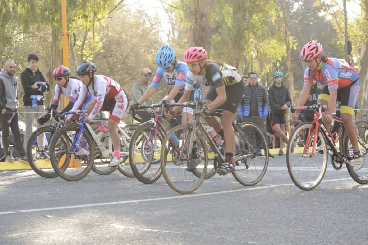 FERNANDA RUÍZ DE LA ESCUELA MUNICIPAL DE CICLISMO LOGRÓ CLASIFICAR A LOS JUEGOS EVITA