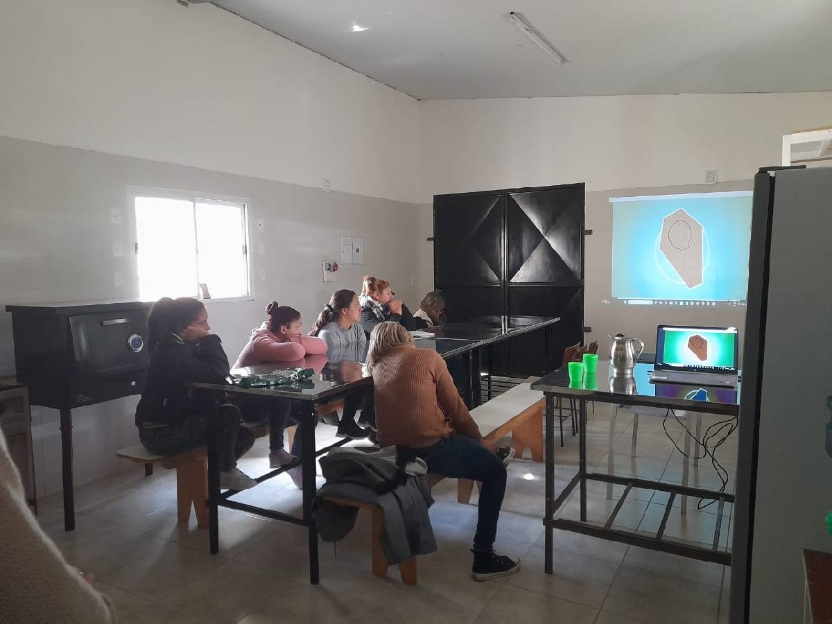 EL MUNICIPIO BRINDÓ UN CURSO DE MANIPULACIÓN DE ALIMENTOS EN EL CEA N°8 DE IBARRA