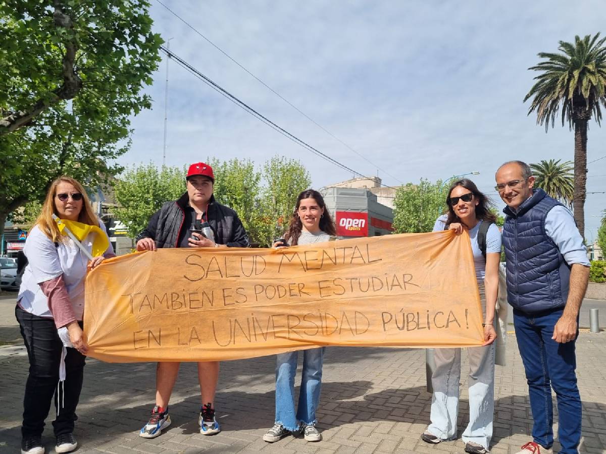 EL INTENDENTE PISANO ACOMPAÑÓ LA DÉCIMA MARCHA POR LA SALUD MENTAL