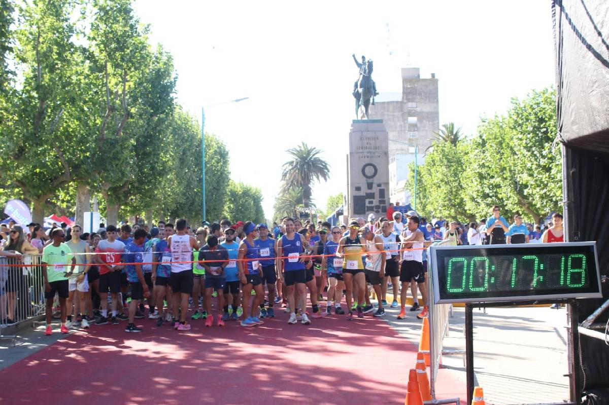 BOLÍVAR CELEBRÓ LOS 25 AÑOS DE LA MARATÓN INTERNACIONAL DINO HUGO TINELLI